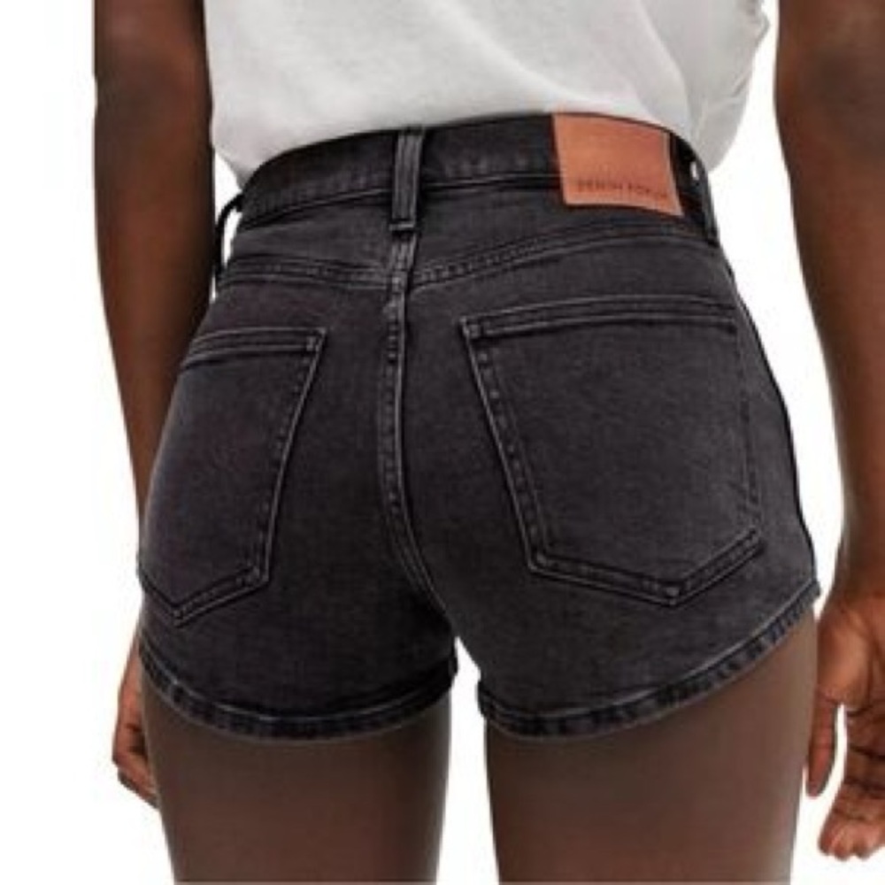 DENIM FORUM The Lola Clean Cheeky Short